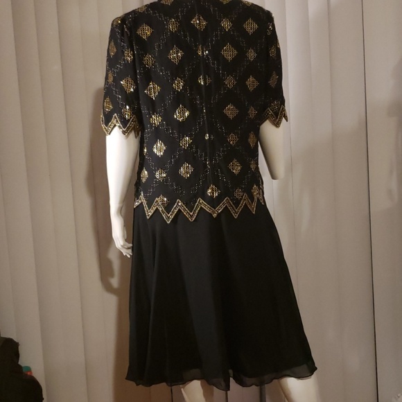 A black and gold silk evening dress - Picture 2 of 5